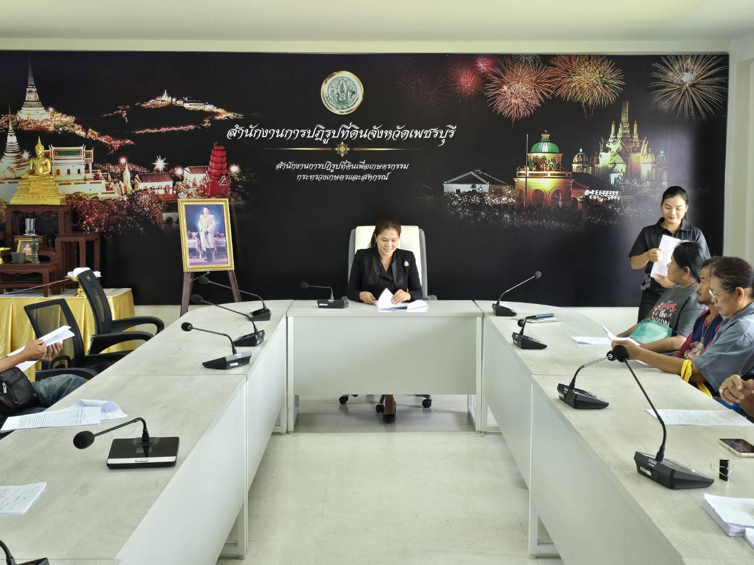 title - ปฏิรูปที่ดินจังหวัดเพชรบุรี มอบหมายกลุ่มการเงินบัญชีและจัดเก็บผลประโยชน์ ดำเนินการจัดทำสัญญากู้ยืมเงินกองทุนการปฏิรูปที่ดินเพื่อเกษตรกรรม และมอบสินเชื่อให้แก่เกษตรกรในเขตปฏิรูปที่ดินจังหวัดเพชรบุรี